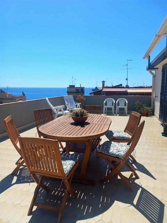 Suite Home Panorama Giardini-Naxos Kültér fotó