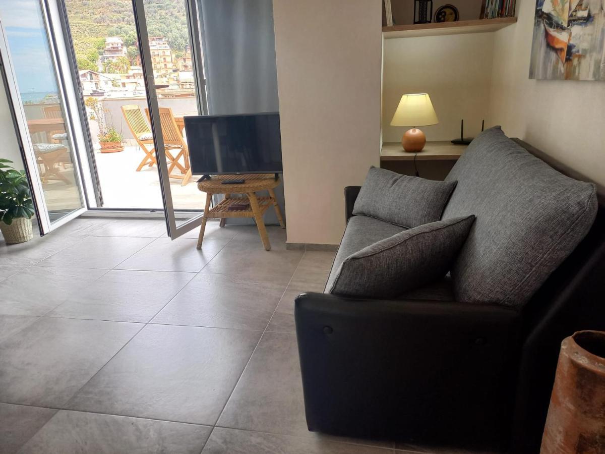 Suite Home Panorama Giardini-Naxos Kültér fotó